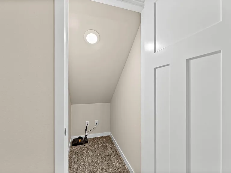 702 Hubbard Rd SE — Photo 18