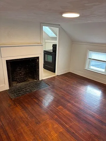 3 bed, 1.0 bath, 1108 sqft, $2,150 — Photo 3