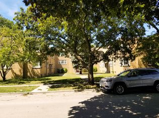 90 Lincoln Ave APT 2S, Riverside, IL 60546