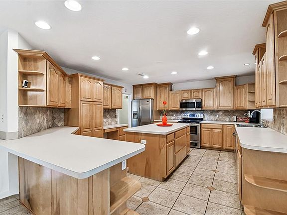 4th image of 4508 HENDERSON BOULEVARD