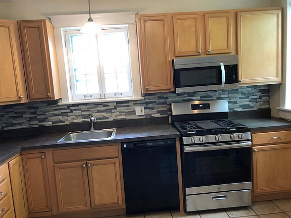 5th image of 2126 Yale Ave