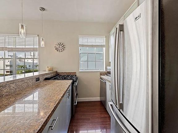 5th image of 1523 West Ave APT 203