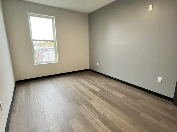 138 Mallory Avenue image 5 of 10