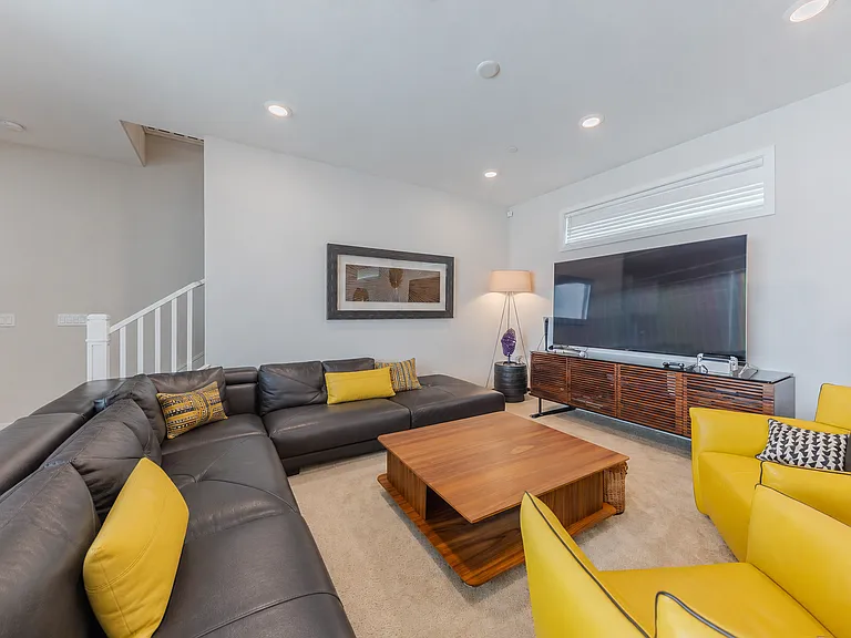 387 Sawbuck — Photo 2