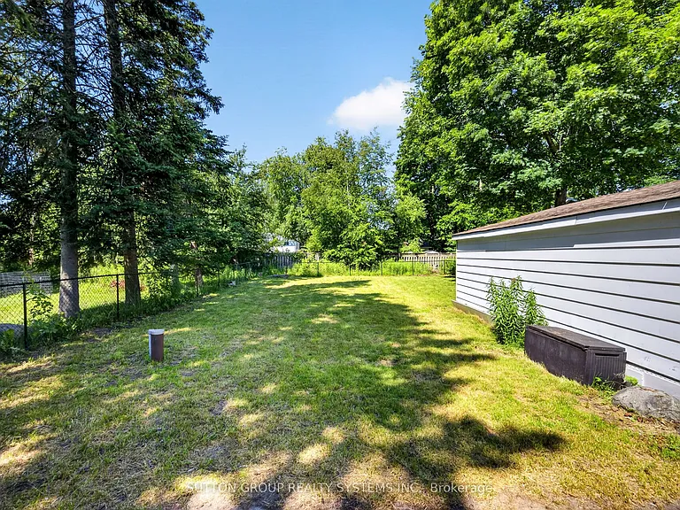 2082 Lilac Dr — Photo 24