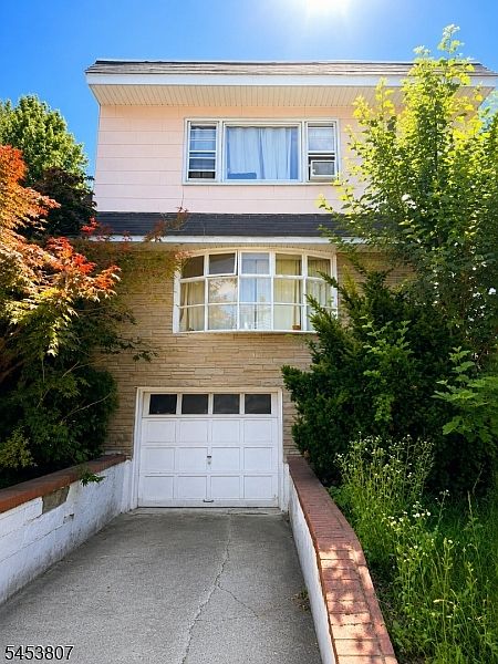 1st image of 52 Valley St