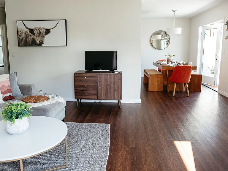 4588 Winona Ave — Photo 7