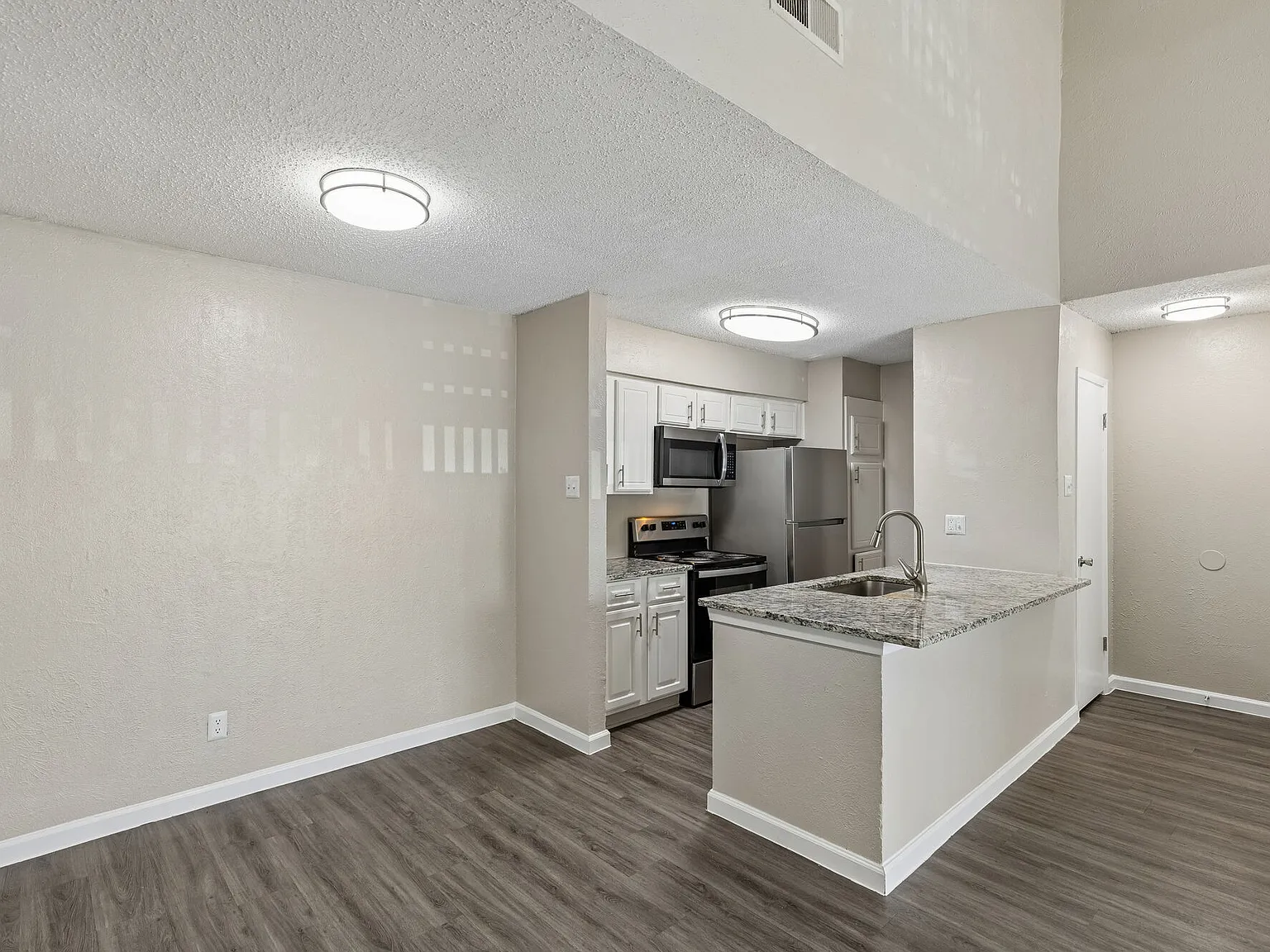 The Lydian Apartments — Photo 3