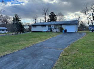 1550 Cardinal Dr, Bethlehem, PA 18015