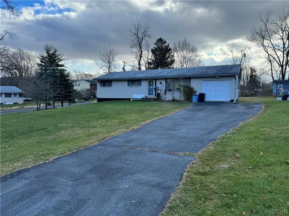1550 Cardinal Dr, Bethlehem, PA 18015