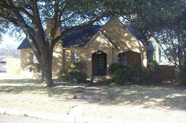 1st image of 2851 Ivandell Ave