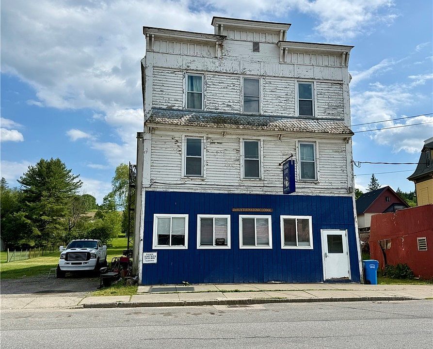 1st image of 1696 Albany St