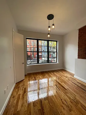 Rented by Greenrock Management | media 28