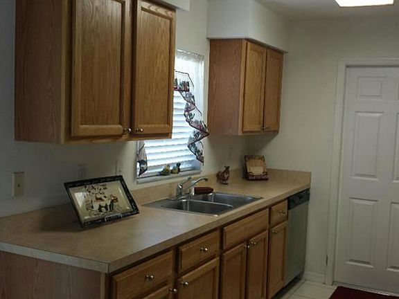 3rd image of 3371 Riverdale Dr
