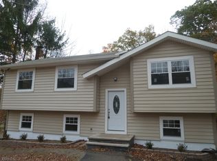 51 Hickory Rd, Highland Lakes, NJ 07422