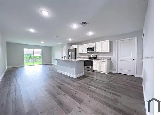 3 bed, 1270 sqft, $1,800 — Photo 3