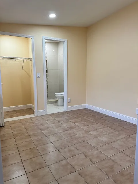 Bedroom, Bathroom and Closset