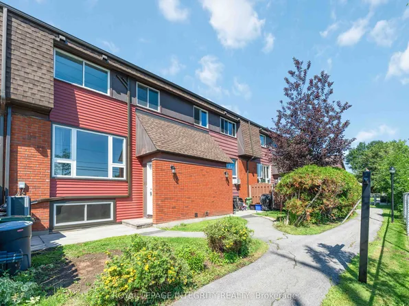 5 Banner Rd, Ottawa, ON K2H 8T3