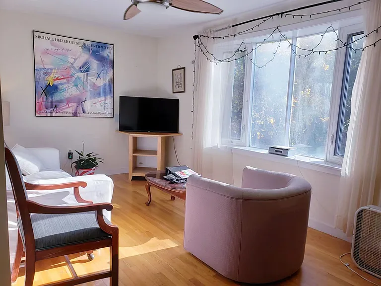 8 Denns Pl #1 — Photo 9