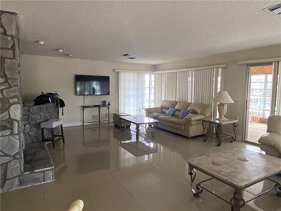 3rd image of 3115 NE 28th St #21