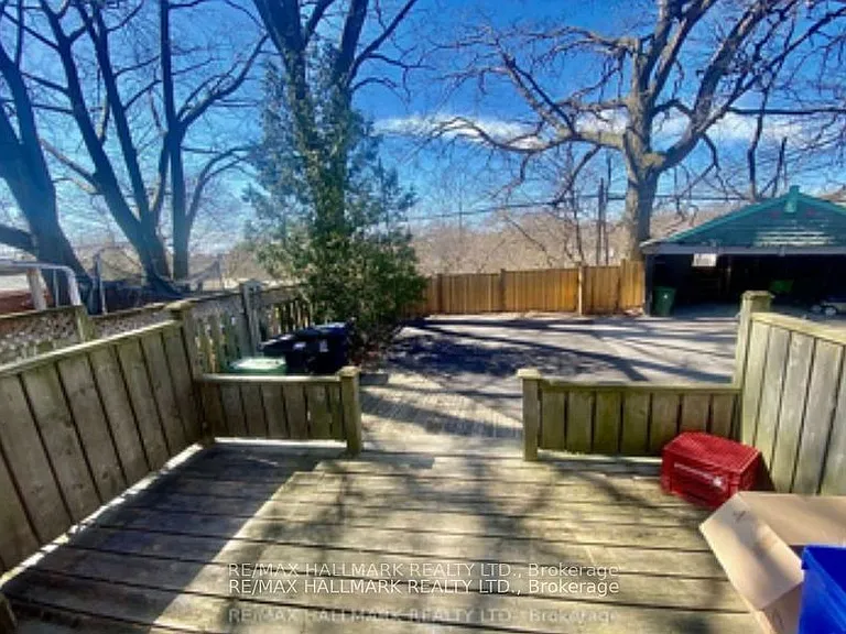 228 Gainsborough Rd — Photo 17