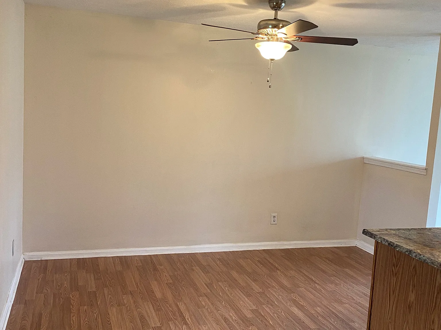 3 bed, 1053 sqft, $1,590 — Photo 4