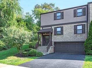 200 Canterbury Dr, Coraopolis, PA