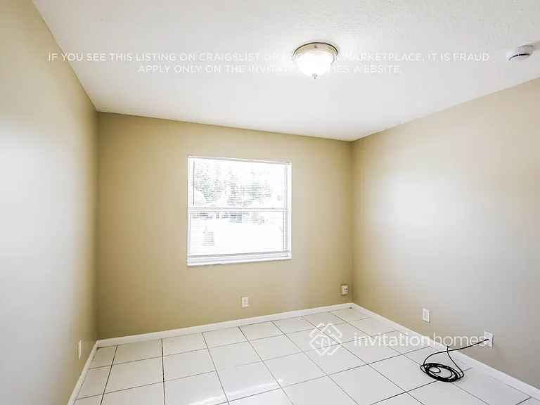 1672 W Breezy Ln — Photo 9