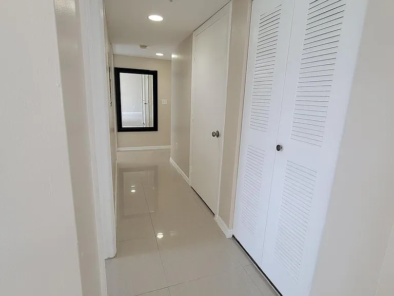1400 Crestwood Ct S #1402 — Photo 12