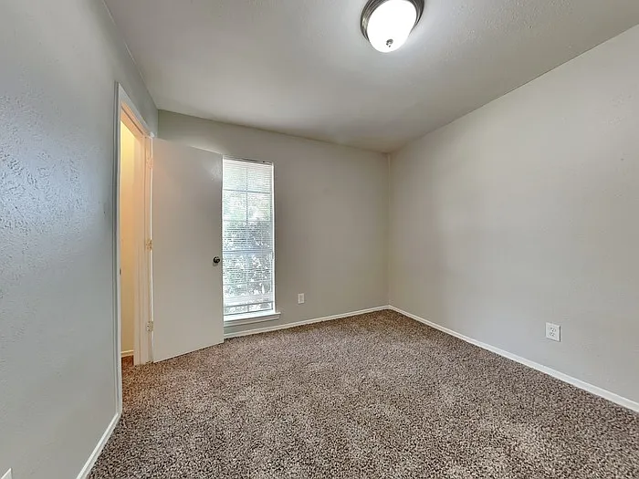 921 Roaming Road Dr — Photo 11