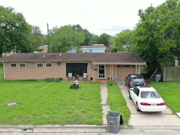 3303 Wildwood St, Victoria, TX 77901