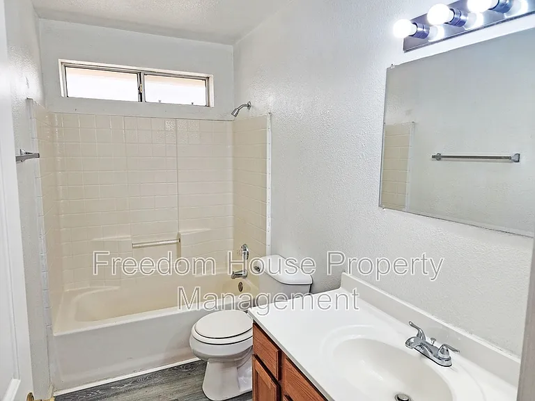 2321 E Calvada Blvd #6 — Photo 13