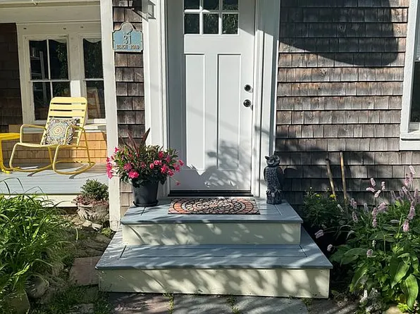 31 Beach Rd, Lincolnville, ME 04849