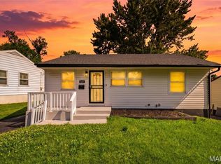 321 Caithness Rd, Saint Louis, MO 63137