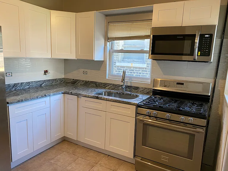 1736 N Laramie Ave — Photo 11