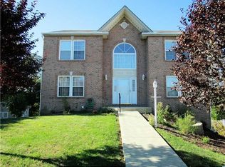 12 High Ridge Ct, New Kensington, PA 15068