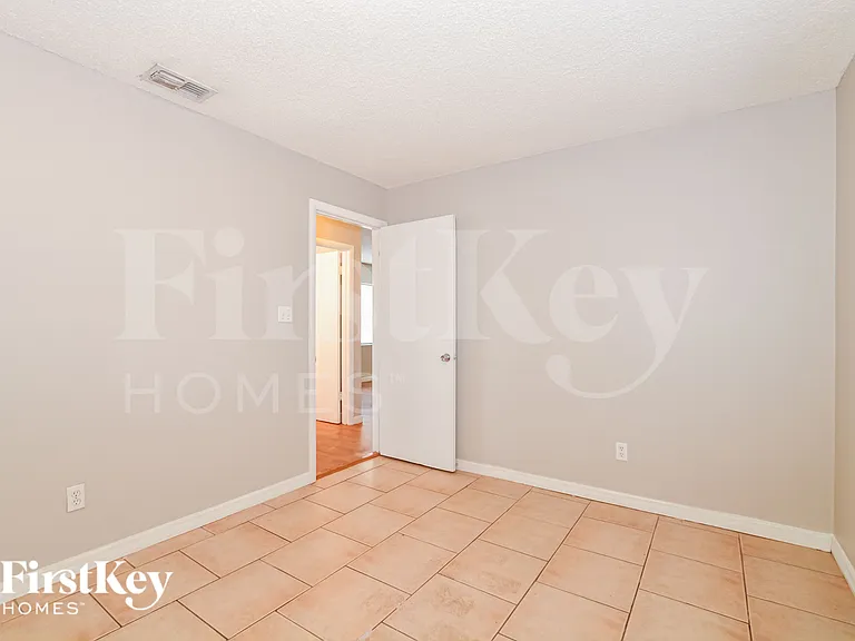 1836 Columbine Dr — Photo 12