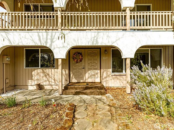 5th image of 987 E Crescent Harbor Road