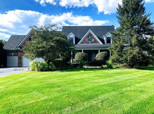 2815 Weaver Ln, Batavia, IL 60510