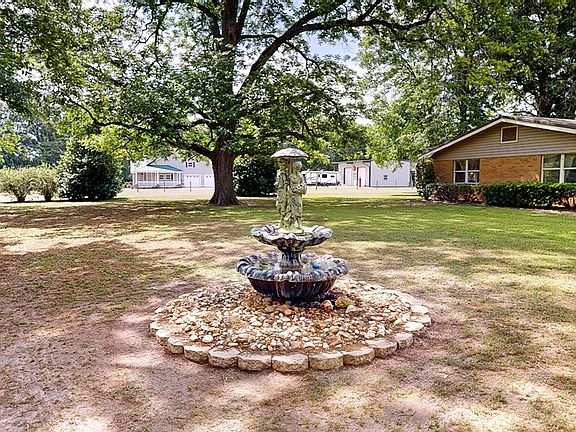 3rd image of 442 Hicks Rd