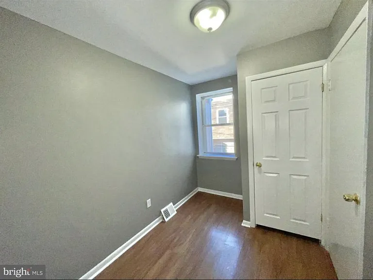707 E Hilton St — Photo 9