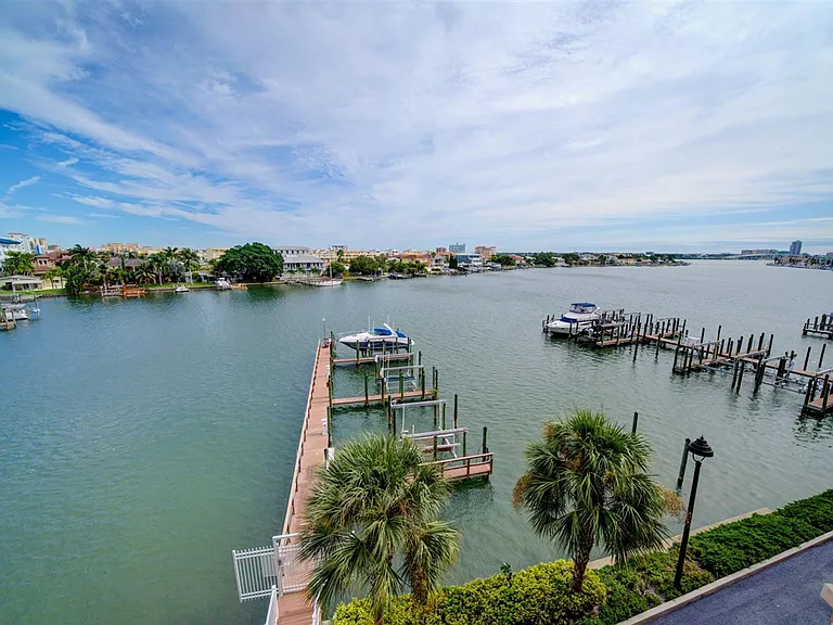 530 S Gulfview Blvd #401 — Photo 4