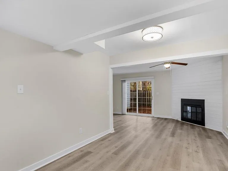 4918 Pompano Ct — Photo 6