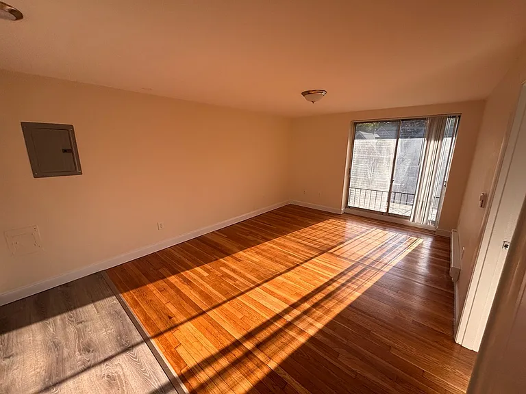 447 Pleasant St — Photo 10