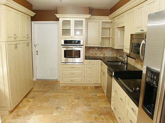 5th image of 1315 Delridge St