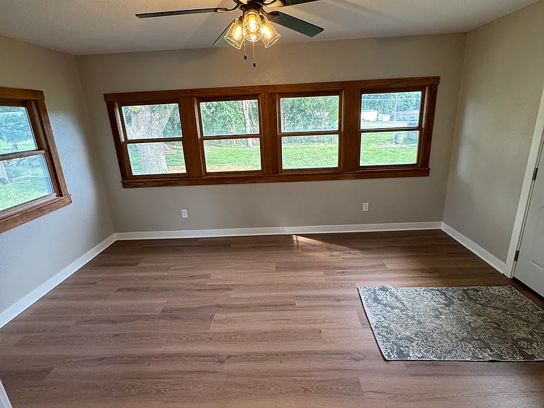 2324 Elm St — Photo 8