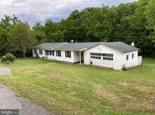 375 Possum Hollow Rd, Maysville, WV 26833