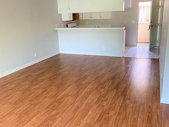 3rd image of 2756 S Sepulveda Blvd #201