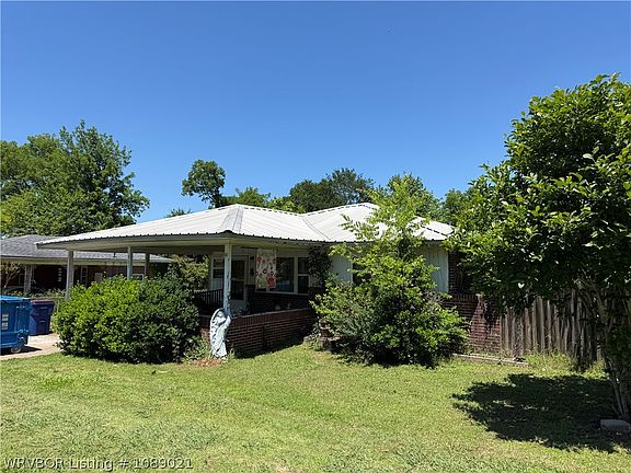 2nd image of 905 Cavanaugh Rd