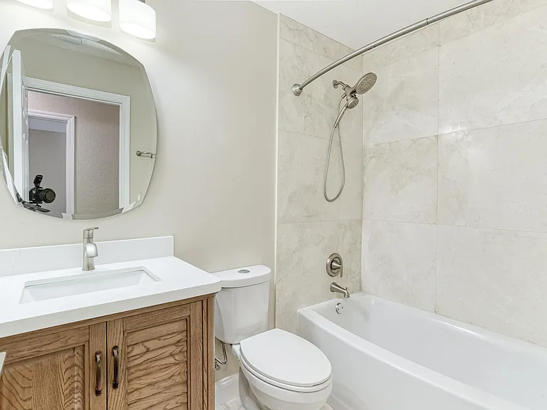 316 SE Bloxham Way — Photo 18